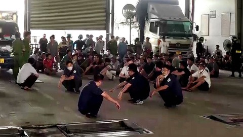 Chiêu trò làm tiền tại 9 trung tâm đăng kiểm - Ảnh 1. Chiêu trò làm tiền tại 9 trung tâm đăng kiểm - Ảnh 1.
