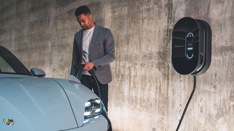 Porsche Taycan sạc tại nhà giờ đây đã có thể nhanh gấp đôi: khoảng 5 tiếng đầy pin - Ảnh 1. Porsche Taycan sạc tại nhà giờ đây đã có thể nhanh gấp đôi: khoảng 5 tiếng đầy pin - Ảnh 1.