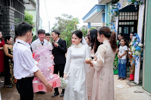 Cô dâu chốt sổ năm 2022 bằng loạt biểu cảm lầy lội không tưởng - Ảnh 8. Cô dâu chốt sổ năm 2022 bằng loạt biểu cảm lầy lội không tưởng - Ảnh 8.