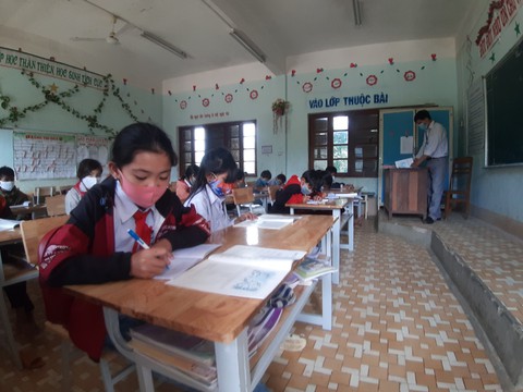 ‘Sóng và máy tính cho em’: Thủ tục lằng nhằng, năm sau triển khai - Ảnh 1. ‘Sóng và máy tính cho em’: Thủ tục lằng nhằng, năm sau triển khai - Ảnh 1.