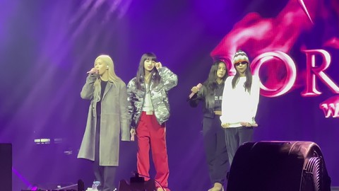Blackpink gây bão mạng với màn chào hỏi fan cực hài - Ảnh 5. Blackpink gây bão mạng với màn chào hỏi fan cực hài - Ảnh 5.