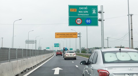 9 tuyến cao tốc 4 làn hạn chế có thể nâng tốc độ tối đa từ 80km/h lên 90km/h- Ảnh 1. Cục Đường bộ đề xuất nâng tốc độ tối đa từ 80km/h lên 90km/h trên 9 đoạn tuyến cao tốc 4 làn hạn chế với một số loại xe - Ảnh: TUẤN PHÙNG
