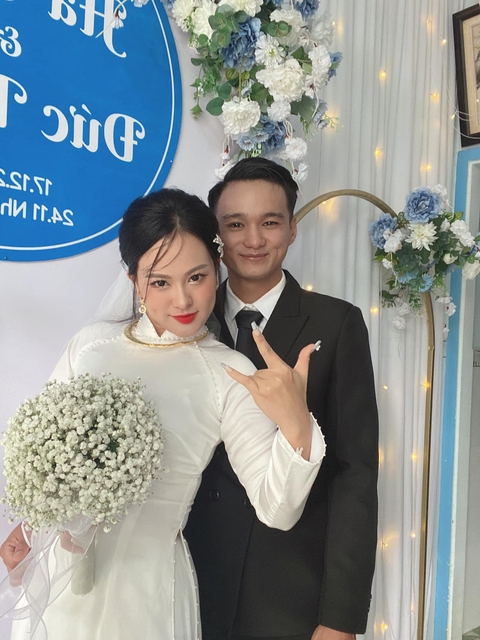 Cô dâu chốt sổ năm 2022 bằng loạt biểu cảm lầy lội không tưởng - Ảnh 3. Cô dâu chốt sổ năm 2022 bằng loạt biểu cảm lầy lội không tưởng - Ảnh 3.