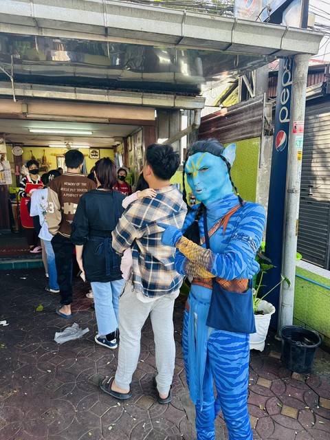 Avatar đời thực: Người Navi rửa chén ở Thái Lan - Ảnh 3. Avatar đời thực: Người Navi rửa chén ở Thái Lan - Ảnh 3.