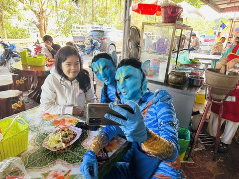 Avatar đời thực: Người Navi rửa chén ở Thái Lan - Ảnh 7. Avatar đời thực: Người Navi rửa chén ở Thái Lan - Ảnh 7.