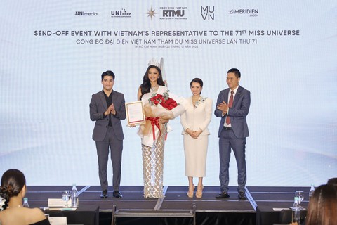 Ngọc Châu mang Chiếu Cà Mau sang Mỹ chinh chiến Miss Universe 2022 - Ảnh 1. Ngọc Châu mang Chiếu Cà Mau sang Mỹ chinh chiến Miss Universe 2022 - Ảnh 1.