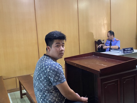 Tòa hủy án vụ làm bằng đại học, cao đẳng giả, yêu cầu điều tra người nhận tiền - Ảnh 1. Tòa hủy án vụ làm bằng đại học, cao đẳng giả, yêu cầu điều tra người nhận tiền - Ảnh 1.