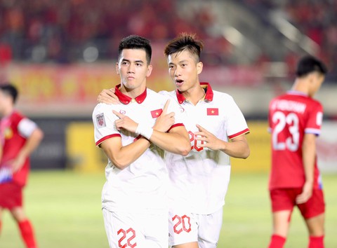 Việt Nam thắng Lào 6-0 ở trận ra quân AFF Cup 2022 - Ảnh 1. Việt Nam thắng Lào 6-0 ở trận ra quân AFF Cup 2022 - Ảnh 1.