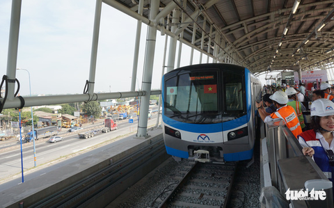Tàu metro số 1 chính thức lăn bánh chạy thử - Ảnh 8. Tàu metro số 1 chính thức lăn bánh chạy thử - Ảnh 8.