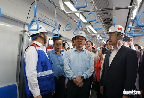 Tàu metro số 1 chính thức lăn bánh chạy thử - Ảnh 4. Tàu metro số 1 chính thức lăn bánh chạy thử - Ảnh 4.