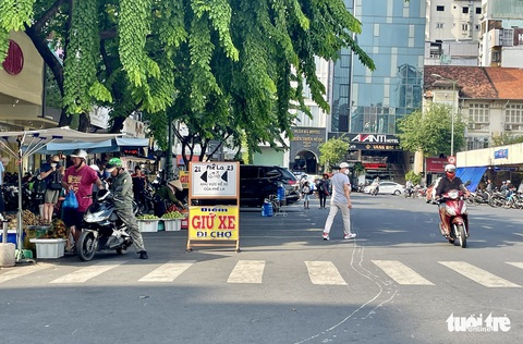 Vụ đậu xe không trả phí: Sở GTVT đề nghị công an hỗ trợ - Ảnh 2. Vụ đậu xe không trả phí: Sở GTVT đề nghị công an hỗ trợ - Ảnh 2.