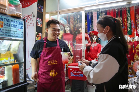 Phố ẩm thực Nguyễn Thượng Hiền rộn ràng đón khách - Ảnh 4. Phố ẩm thực Nguyễn Thượng Hiền rộn ràng đón khách - Ảnh 4.