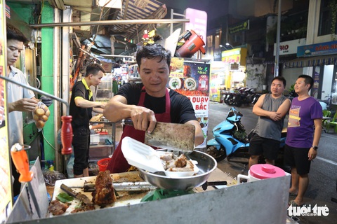 Phố ẩm thực Nguyễn Thượng Hiền rộn ràng đón khách - Ảnh 6. Phố ẩm thực Nguyễn Thượng Hiền rộn ràng đón khách - Ảnh 6.