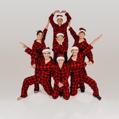 Lý Hải - Minh Hà tạo dáng siêu lầy làm cây thông Noel - Ảnh 5. Lý Hải - Minh Hà tạo dáng siêu lầy làm cây thông Noel - Ảnh 5.