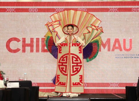 Ngọc Châu mang Chiếu Cà Mau sang Mỹ chinh chiến Miss Universe 2022 - Ảnh 3. Ngọc Châu mang Chiếu Cà Mau sang Mỹ chinh chiến Miss Universe 2022 - Ảnh 3.