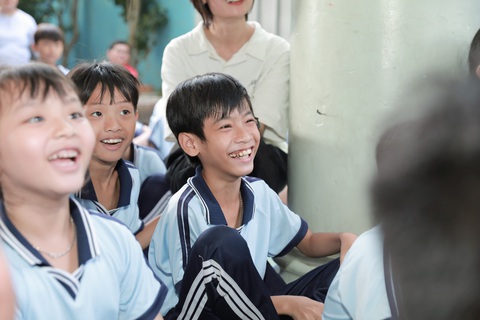 Gieo tình yêu sách vào trẻ em bằng món quà mùa Giáng sinh - Ảnh 2. Gieo tình yêu sách vào trẻ em bằng món quà mùa Giáng sinh - Ảnh 2.