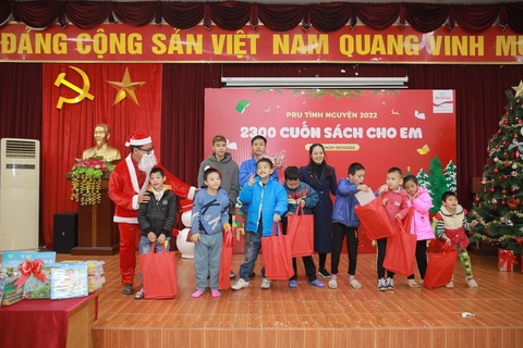 Gieo tình yêu sách vào trẻ em bằng món quà mùa Giáng sinh - Ảnh 3. Gieo tình yêu sách vào trẻ em bằng món quà mùa Giáng sinh - Ảnh 3.