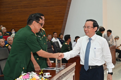 Bí thư Thành ủy Nguyễn Văn Nên gặp gỡ cán bộ quân đội nghỉ hưu - Ảnh 1. Bí thư Thành ủy Nguyễn Văn Nên gặp gỡ cán bộ quân đội nghỉ hưu - Ảnh 1.