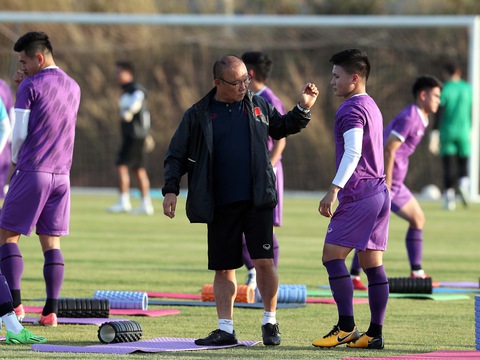 Hôm nay tuyển Việt Nam đá trận đầu ở AFF Cup với đội tuyển Lào: Ra quân chiến thắng? - Ảnh 1. Hôm nay tuyển Việt Nam đá trận đầu ở AFF Cup với đội tuyển Lào: Ra quân chiến thắng? - Ảnh 1.