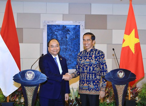 Chủ tịch nước Nguyễn Xuân Phúc thăm Indonesia và mục tiêu 15 tỉ USD - Ảnh 2. Chủ tịch nước Nguyễn Xuân Phúc thăm Indonesia và mục tiêu 15 tỉ USD - Ảnh 2.