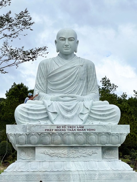 Ngắm tượng Phật hoàng Trần Nhân Tông nặng hơn 150 tấn, cao 7 mét - Ảnh 1. Ngắm tượng Phật hoàng Trần Nhân Tông nặng hơn 150 tấn, cao 7 mét - Ảnh 1.
