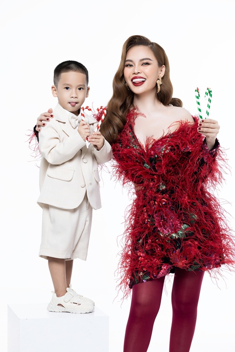 Giang Hồng Ngọc hé lộ về cuộc sống hôn nhân bình lặng và tính cách cậu quý tử kín tiếng - Ảnh 4. Giang Hồng Ngọc hé lộ về cuộc sống hôn nhân bình lặng và tính cách cậu quý tử kín tiếng - Ảnh 4.