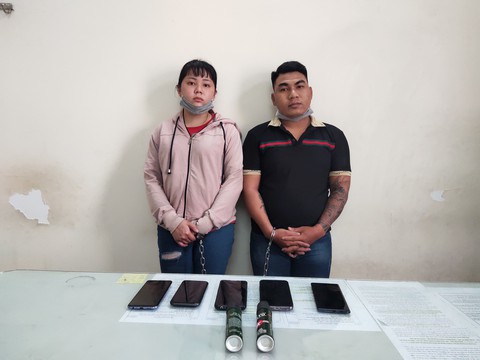Hai vợ chồng cùng nhau đi cướp kiếm tiền xài Tết thì bị bắt - Ảnh 1. Hai vợ chồng cùng nhau đi cướp kiếm tiền xài Tết thì bị bắt - Ảnh 1.
