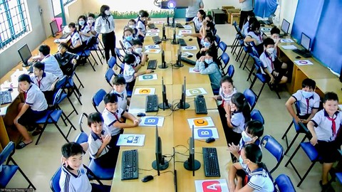 TP.HCM thí điểm lớp học ảo tại hai trường tiểu học - Ảnh 1. TP.HCM thí điểm lớp học ảo tại hai trường tiểu học - Ảnh 1.