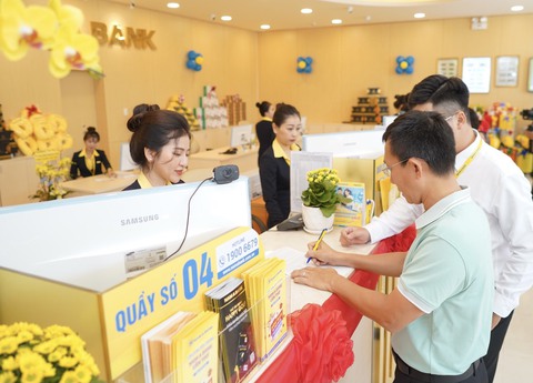 Ngân hàng tiếp tục giảm lãi suất cho vay, đồng hành cùng khách hàng vượt khó - Ảnh 1. Ngân hàng tiếp tục giảm lãi suất cho vay, đồng hành cùng khách hàng vượt khó - Ảnh 1.