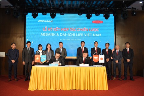 ABBank và Dai-ichi Life Việt Nam ký kết chiến lược - Ảnh 1. ABBank và Dai-ichi Life Việt Nam ký kết chiến lược - Ảnh 1.