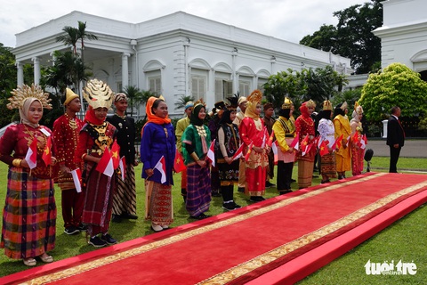 Indonesia bắn 21 phát đại bác chào đón Chủ tịch nước Nguyễn Xuân Phúc - Ảnh 4. Indonesia bắn 21 phát đại bác chào đón Chủ tịch nước Nguyễn Xuân Phúc - Ảnh 4.