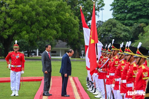 Indonesia bắn 21 phát đại bác chào đón Chủ tịch nước Nguyễn Xuân Phúc - Ảnh 3. Indonesia bắn 21 phát đại bác chào đón Chủ tịch nước Nguyễn Xuân Phúc - Ảnh 3.