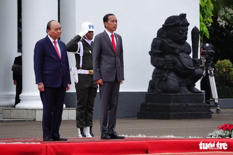 Indonesia bắn 21 phát đại bác chào đón Chủ tịch nước Nguyễn Xuân Phúc - Ảnh 1. Indonesia bắn 21 phát đại bác chào đón Chủ tịch nước Nguyễn Xuân Phúc - Ảnh 1.