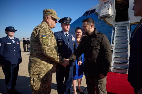 Hành trình an ninh nghiêm ngặt của ông Zelensky từ Kiev tới Washington - Ảnh 1. Hành trình an ninh nghiêm ngặt của ông Zelensky từ Kiev tới Washington - Ảnh 1.