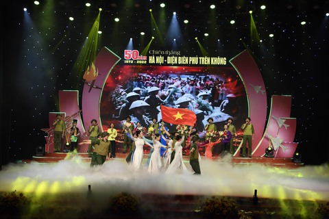Bộ ba Đăng Dương, Việt Hoàn, Trọng Tấn hội ngộ hát mừng Quân đội nhân dân Việt Nam - Ảnh 3. Bộ ba Đăng Dương, Việt Hoàn, Trọng Tấn hội ngộ hát mừng Quân đội nhân dân Việt Nam - Ảnh 3.