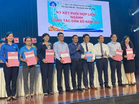 Tuổi thọ bình quân ở TP.HCM là 76,2 tuổi, nhưng số năm sống khỏe chỉ đến 64 - Ảnh 1. Tuổi thọ bình quân ở TP.HCM là 76,2 tuổi, nhưng số năm sống khỏe chỉ đến 64 - Ảnh 1.