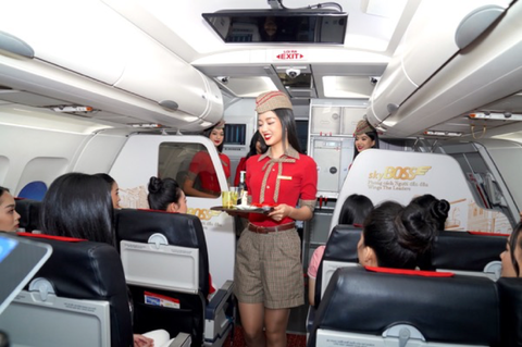 Thí sinh Hoa hậu Việt Nam thử một ngày làm tiếp viên hàng không - Ảnh 3. Thí sinh Hoa hậu Việt Nam thử một ngày làm tiếp viên hàng không - Ảnh 3.