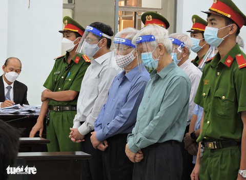 Ba cựu lãnh đạo Khánh Hòa tiếp tục hầu tòa - Ảnh 1. Ba cựu lãnh đạo Khánh Hòa tiếp tục hầu tòa - Ảnh 1.