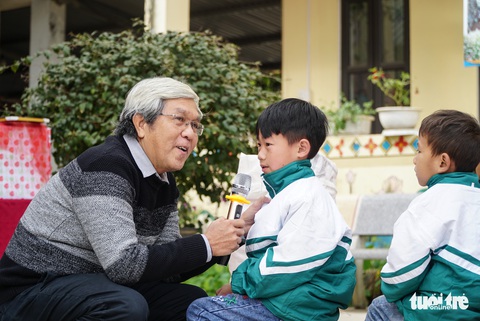 Ngắm những nụ cười trẻ thơ vùng cao khi nhận quà Tết dinh dưỡng - Ảnh 5. Ngắm những nụ cười trẻ thơ vùng cao khi nhận quà Tết dinh dưỡng - Ảnh 5.