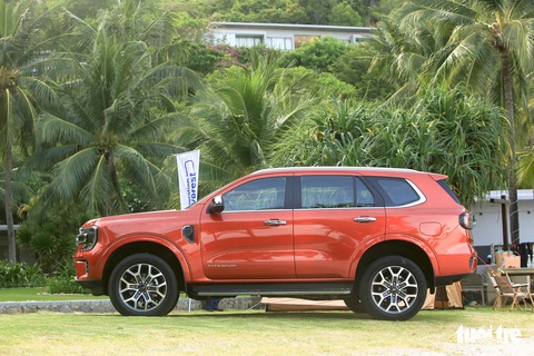 Ford Everest thêm bản chiến lược, quyết vượt Fortuner, Santa Fe lên đầu phân khúc - Ảnh 1. Ford Everest thêm bản chiến lược, quyết vượt Fortuner, Santa Fe lên đầu phân khúc - Ảnh 1.