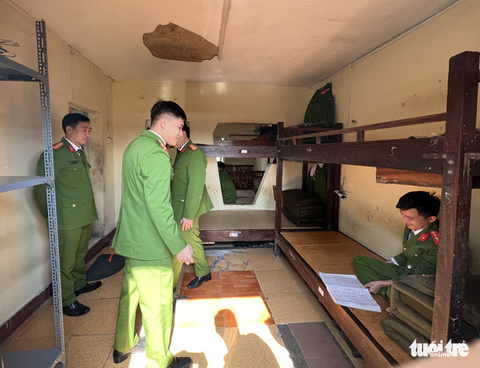 Cảnh sát bảo vệ mục tiêu vượt nắng, thắng mưa đảm bảo an toàn cơ quan đại diện ngoại giao - Ảnh 3. Cảnh sát bảo vệ mục tiêu vượt nắng, thắng mưa đảm bảo an toàn cơ quan đại diện ngoại giao - Ảnh 3.