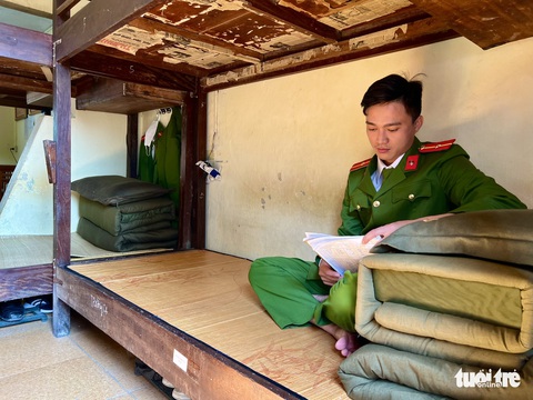 Cảnh sát bảo vệ mục tiêu vượt nắng, thắng mưa đảm bảo an toàn cơ quan đại diện ngoại giao - Ảnh 4. Cảnh sát bảo vệ mục tiêu vượt nắng, thắng mưa đảm bảo an toàn cơ quan đại diện ngoại giao - Ảnh 4.