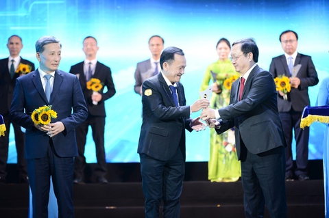 Qui Phúc cung ứng ra thị trường hơn 5 triệu sản phẩm nội ngoại thất Tết - Ảnh 2. Qui Phúc cung ứng ra thị trường hơn 5 triệu sản phẩm nội ngoại thất Tết - Ảnh 2.