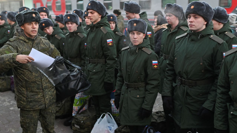 Người dân Nga gây quỹ mua áo ấm cho binh sĩ ra chiến trường ở Ukraine - Ảnh 1. Người dân Nga gây quỹ mua áo ấm cho binh sĩ ra chiến trường ở Ukraine - Ảnh 1.
