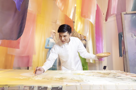 Trung Đinh lan tỏa hội họa trên lụa, quảng bá áo dài qua dự án Lụa hát trên vai - Ảnh 6. Trung Đinh lan tỏa hội họa trên lụa, quảng bá áo dài qua dự án Lụa hát trên vai - Ảnh 6.