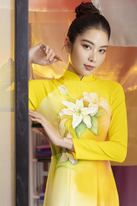 Trung Đinh lan tỏa hội họa trên lụa, quảng bá áo dài qua dự án Lụa hát trên vai - Ảnh 5. Trung Đinh lan tỏa hội họa trên lụa, quảng bá áo dài qua dự án Lụa hát trên vai - Ảnh 5.