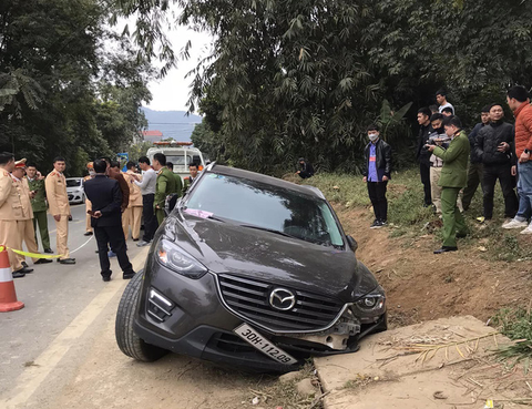 Công an khẩn cấp truy bắt người đàn ông chở ma túy, dùng súng chống trả, cướp xe chạy trốn - Ảnh 3. Công an khẩn cấp truy bắt người đàn ông chở ma túy, dùng súng chống trả, cướp xe chạy trốn - Ảnh 3.