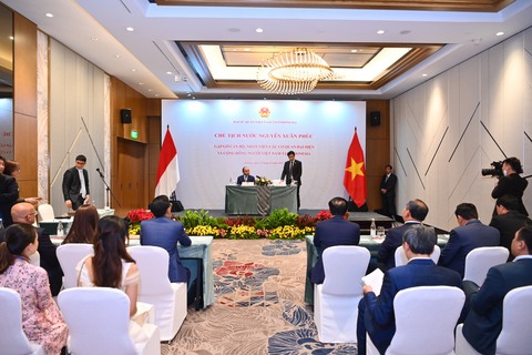 Chủ tịch nước thông báo kết quả chuyến thăm Indonesia với kiều bào - Ảnh 2. Chủ tịch nước thông báo kết quả chuyến thăm Indonesia với kiều bào - Ảnh 2.