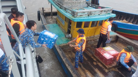 Bánh mứt Tết ‘đọng lại nghĩa tình’ của người đất liền gửi các chiến sĩ nơi đảo xa - Ảnh 5. Bánh mứt Tết ‘đọng lại nghĩa tình’ của người đất liền gửi các chiến sĩ nơi đảo xa - Ảnh 5.
