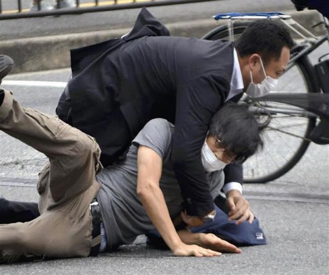 Nhật truy tố người ám sát cựu thủ tướng Abe Shinzo - Ảnh 1. Nhật truy tố người ám sát cựu thủ tướng Abe Shinzo - Ảnh 1.